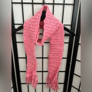NWOT Handmade Pretty Pink Crochet Scarf 🧣